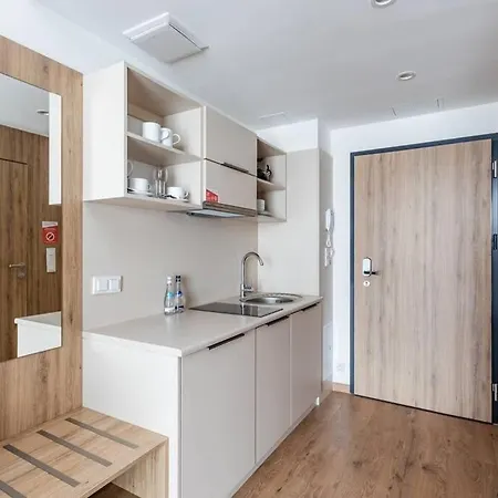 Apartamento W Warszawie Dedykowany Parking Podziemny W Cenie, Wifi, Ac, Blisko Centrum New In Finished To A High Specification Fitted Out To A High Standard On The 7th Floor, Wifi, Underground Parking Price Included Varsóvia