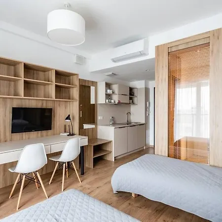 W Warszawie Dedykowany Parking Podziemny W Cenie, Wifi, Ac, Blisko Centrum New In Finished To A High Specification Fitted Out To A High Standard On The 7th Floor, Wifi, Underground Parking Price Included Warschau