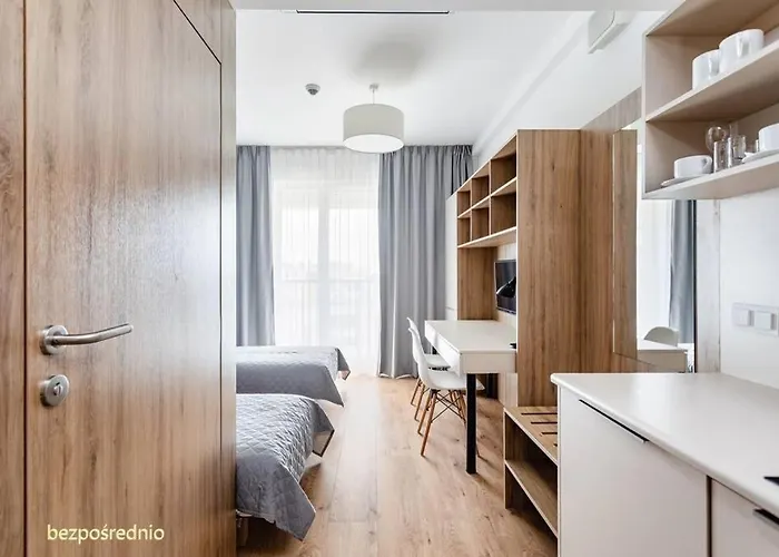 W Warszawie Dedykowany Parking Podziemny W Cenie, Wifi, Ac, Blisko Centrum New In Finished To A High Specification Fitted Out To A High Standard On The 7th Floor, Wifi, Underground Parking Price Included شقة